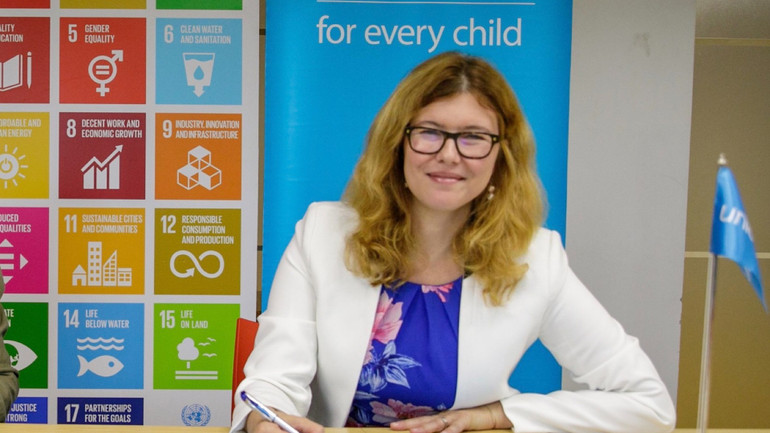 Trưởng Đại diện UNICEF tại Việt Nam Silvia Danailov chia sẻ thông tin về những nội dung quan trọng bảo vệ trẻ em trên môi trường mạng trong Công ước Hà Nội. truong-dai-dien-unicef.jpg