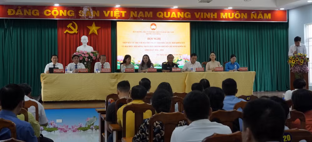 Quang cảnh hội nghị tiếp xúc cử tri tại phường Tam Thắng, Thành phố Hồ Chí Minh sáng ngày 25/2.