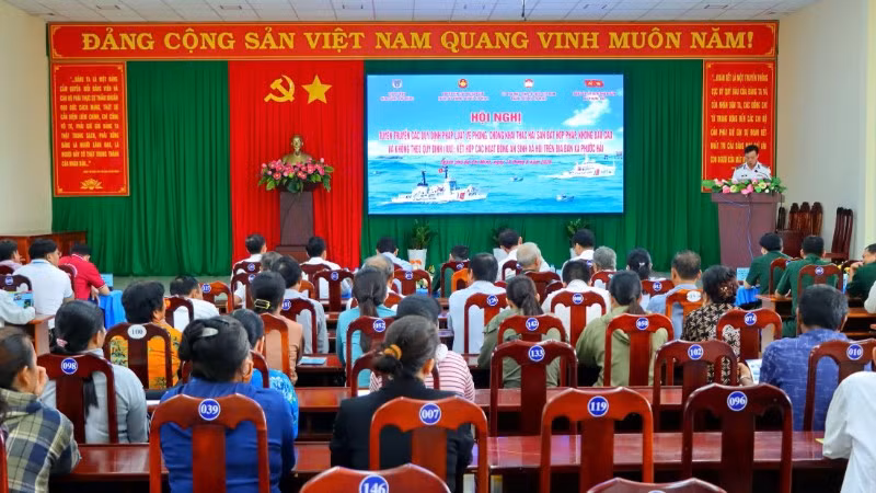 Quang cảnh hội nghị tuyên truyền về biển đảo của Việt Nam và phòng chống IUU tại xã Phước Hải.