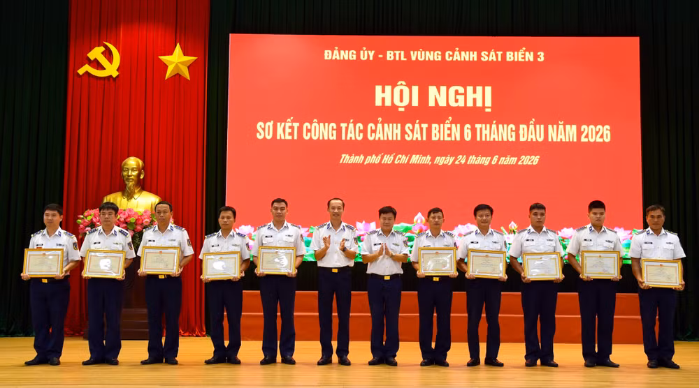 tang-giay-khen.jpg