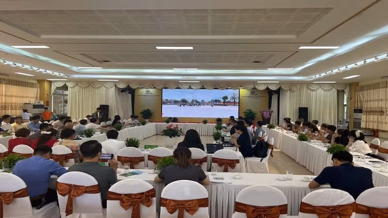 Tọa đàm có sự tham dự của nhiều lãnh đạo, chuyên gia, nhà khoa học, người làm du lịch. (Ảnh: TUẤN SƠN)