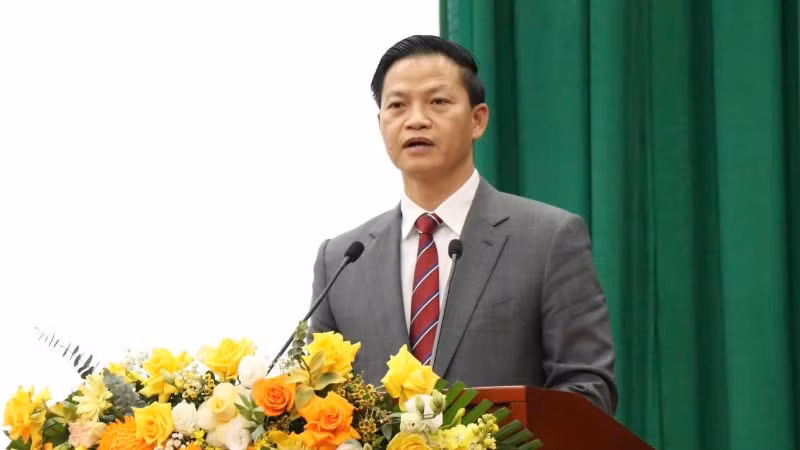 Đồng chí Vương Quốc Tuấn phát biểu nhận nhiệm vụ. (Ảnh: LƯU TRUNG)