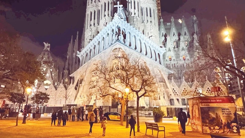 Barcelona: Thành phố khiến du khách 'phải lòng' ngay từ ánh sáng đầu tiên