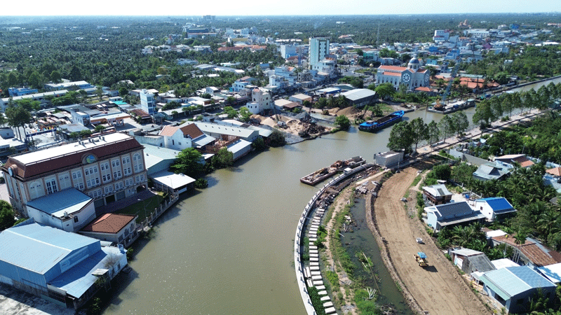 Dự án giao thông hai bên bờ kênh Bảo Định đang được đẩy nhanh tiến độ. 