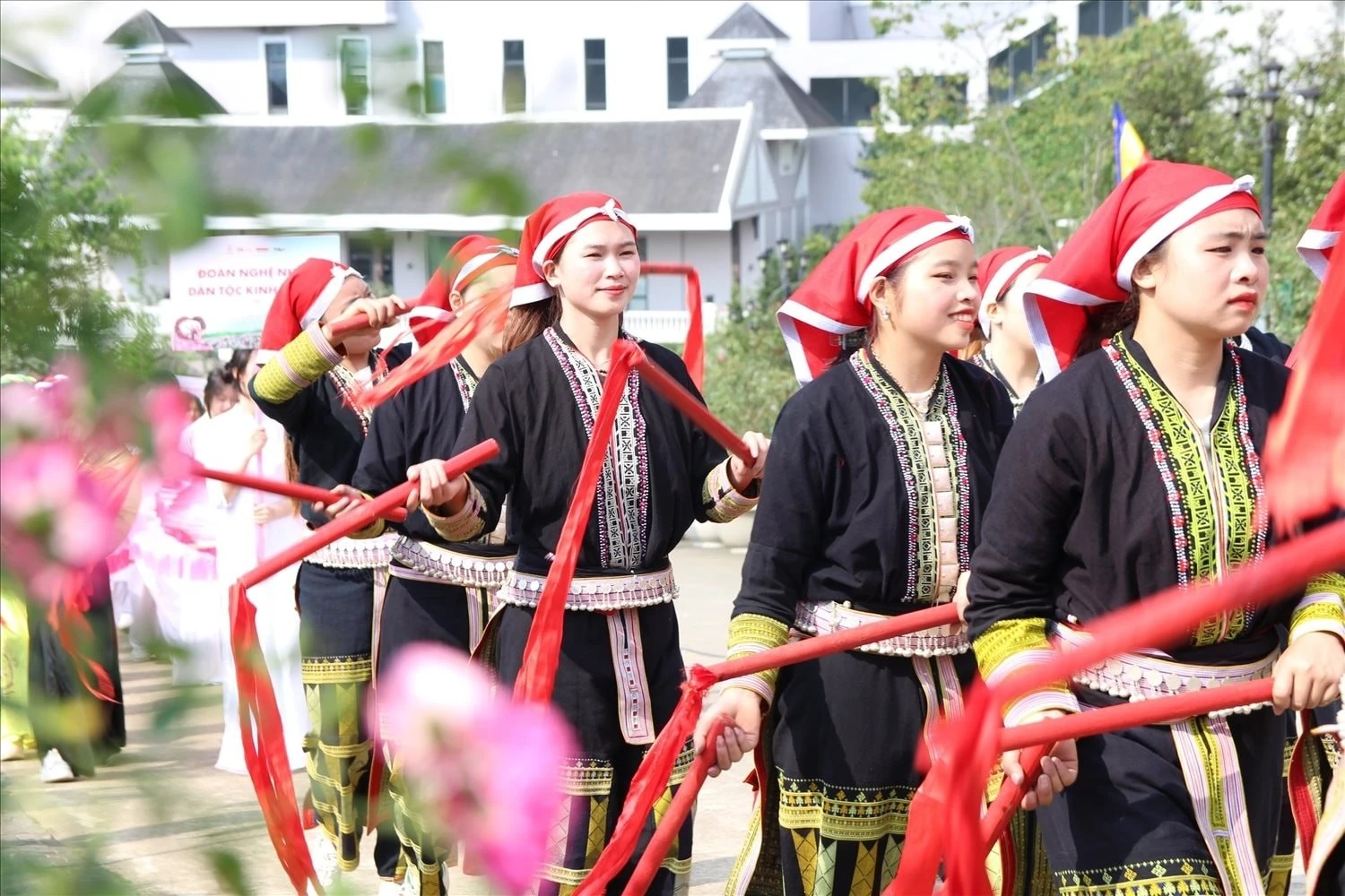 Đổi mới du lịch lễ hội: Sáng tạo từ truyền thống để nâng cao giá trị kinh tế và văn hóa