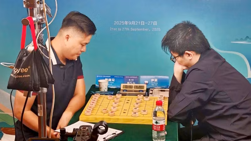 Lại Lý Huynh trong trận chung kết nội dung cờ tiêu chuẩn nam tại Giải cờ tướng thế giới. Ảnh | TLKĐ