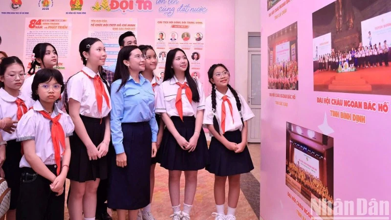 Bảo Vệ Trẻ Em Trên Không Gian Mạng: Thách Thức Và Giải Pháp Từ Thực Tiễn