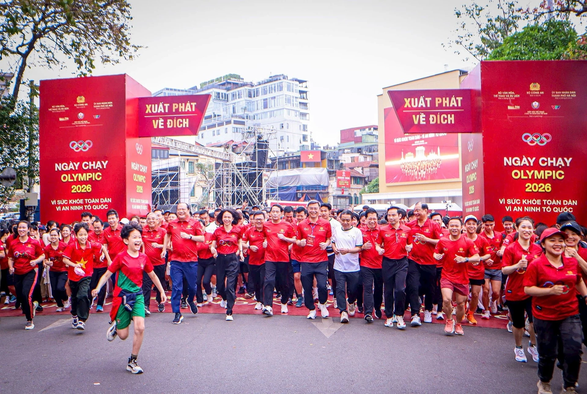 Gần 1,4 Triệu Người Tham Gia Ngày Chạy Olympic 2026, Thúc Đẩy Kinh Tế Thể Thao