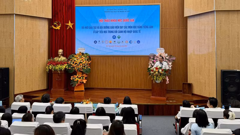 Đổi mới đào tạo, bồi dưỡng giáo viên dạy các môn học bằng tiếng Anh