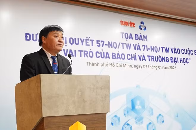 Nhà báo Lê Thế Chữ, Tổng biên tập Báo Tuổi trẻ.