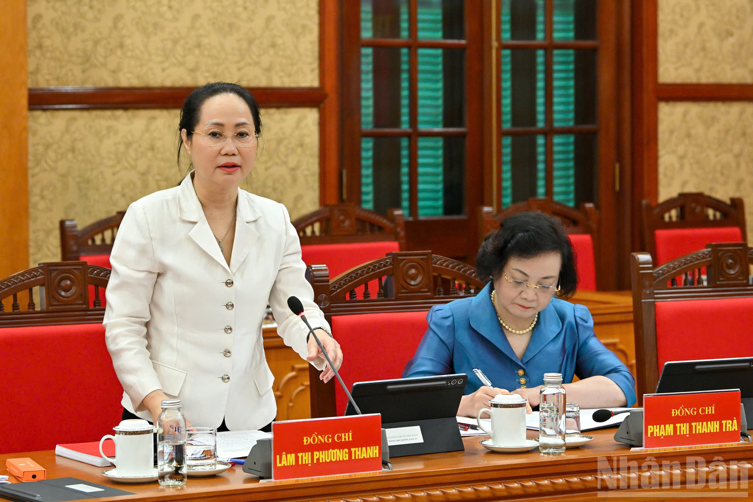 Đồng ch&iacute; L&acirc;m Thị Phương Thanh b&aacute;o c&aacute;o kết quả thực hiện nhiệm vụ. (Ảnh: THỦY NGUY&Ecirc;N)