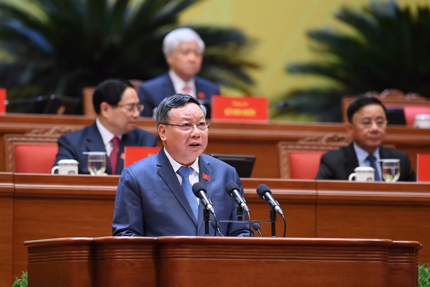 nv-phong.jpg
