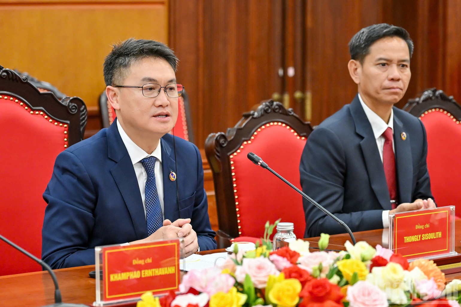Đồng ch&iacute; Thongly Sisoulith nhấn mạnh tuổi trẻ L&agrave;o ng&agrave;y nay vinh dự được kế thừa v&agrave; c&oacute; tr&aacute;ch nhiệm tiếp tục g&igrave;n giữ, ph&aacute;t huy quan hệ đặc biệt L&agrave;o-Việt Nam.(Ảnh: THỦY NGUY&Ecirc;N)