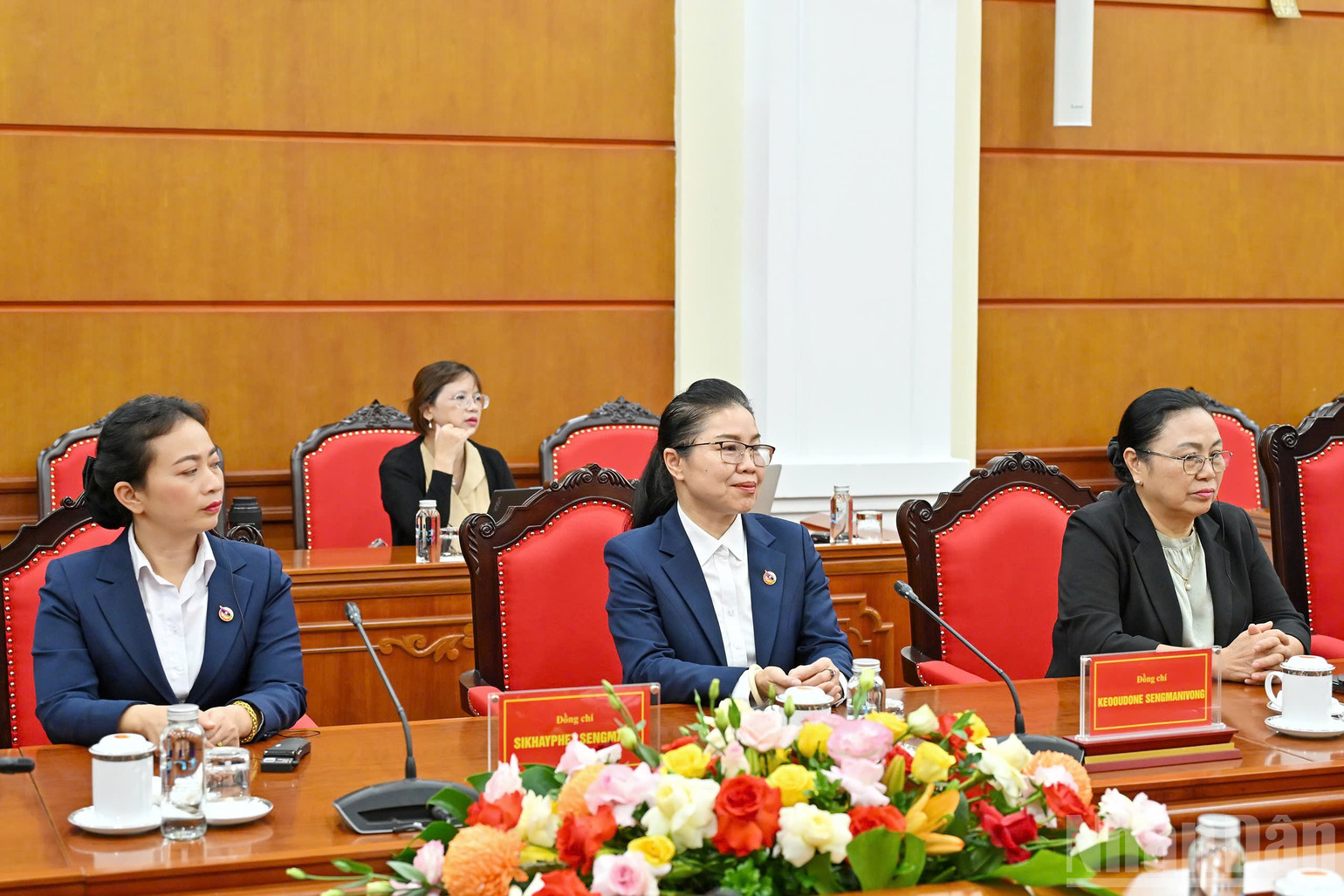 C&aacute;c đại biểu của L&agrave;o dự buổi tiếp. (Ảnh: THỦY NGUY&Ecirc;N)