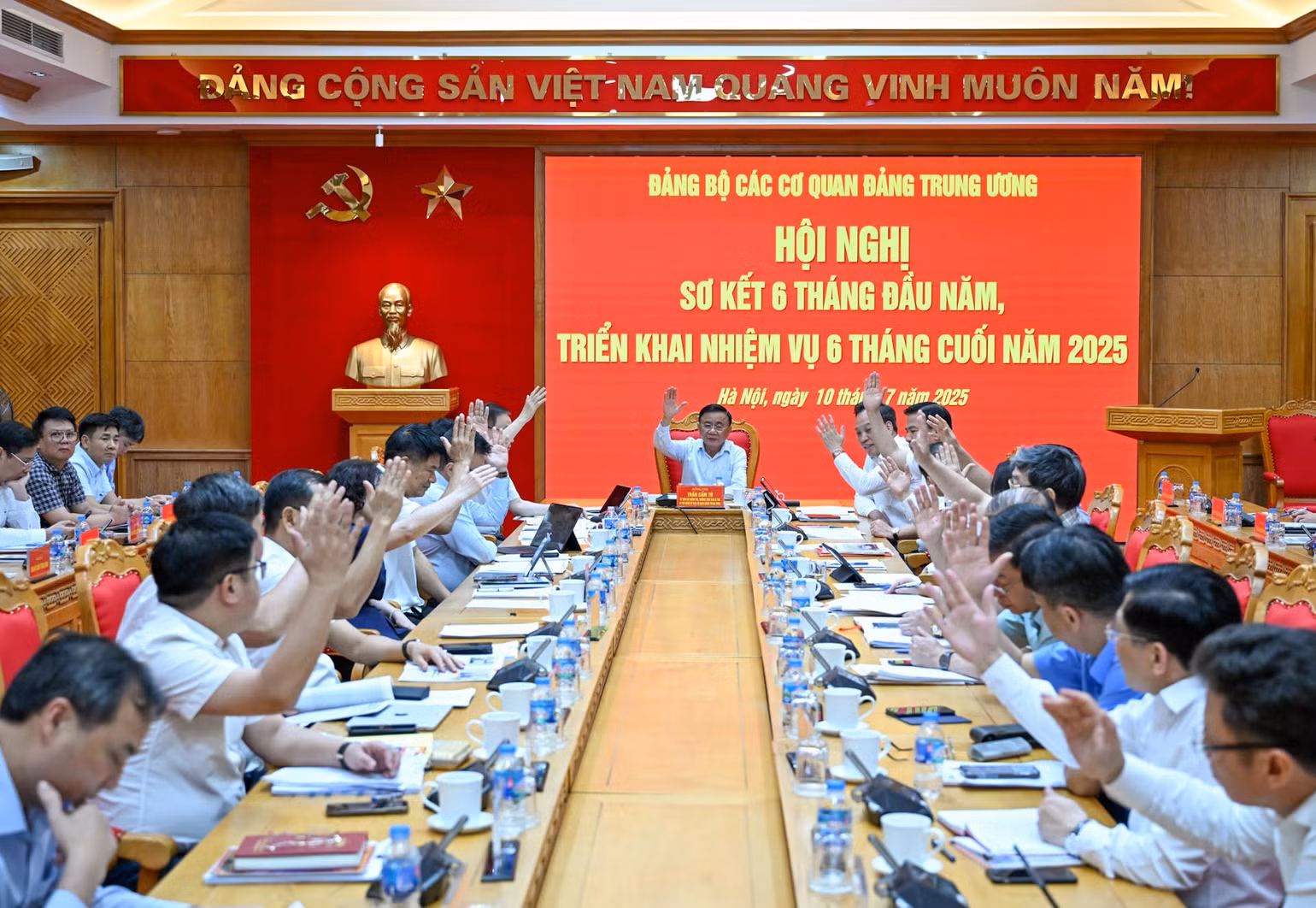 bieu-quyet.jpg