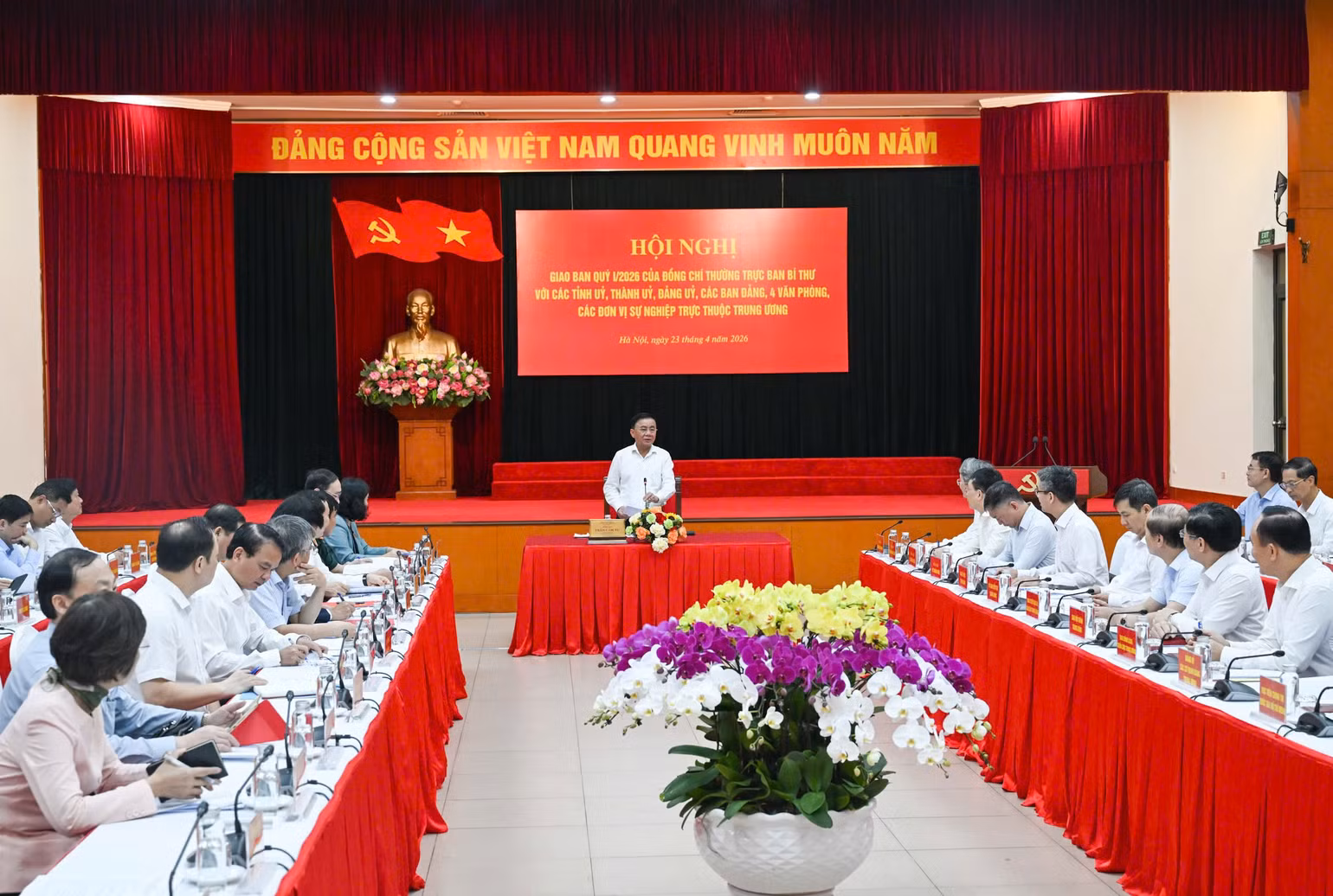 gen-h-hoi-nghi.jpg