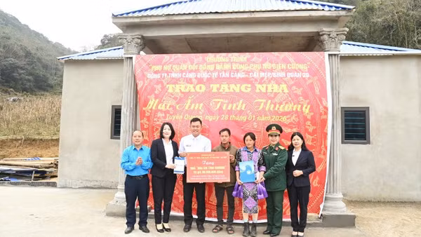Ngôi nhà mới của gia đình bà Ly Thị Giàng, thôn Hậu Cấu 1, do Binh đoàn 20 hỗ trợ xây tặng.