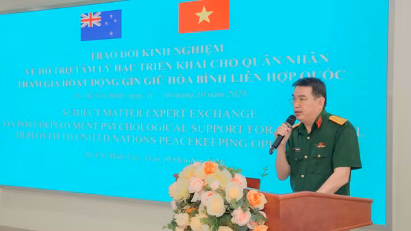 Đại tá Bùi Đức Thành, Phó Giám đốc Bệnh viện Quân y 175 phát biểu tại chương trình. (Ảnh: TIẾN PHÚC)