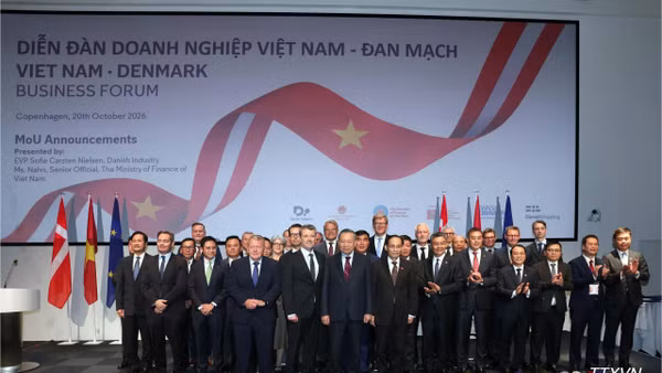 Tổng Bí thư, Chủ tịch nước Tô Lâm và Nhà vua Đan Mạch Frederik X cùng các đại biểu và các doanh nghiệp hai nước. (Ảnh: TTXVN)