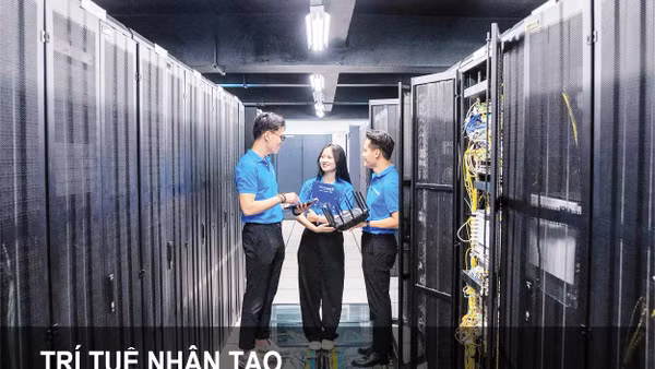 Đội ngũ kỹ sư trẻ của Công ty cổ phần Công nghệ Công nghiệp bưu chính viễn thông (VNPT Technology, Tập đoàn VNPT) nghiên cứu, phát triển sản phẩm và giải pháp công nghệ. (Ảnh: MỸ HÀ)