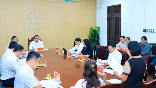 Bí thư Thành ủy Hà Nội Trần Đức Thắng chủ trì buổi tiếp công dân. (Ảnh: QUANG THÁI)