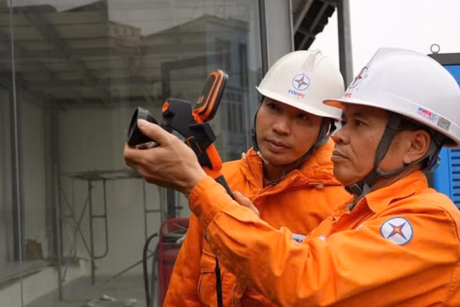 Kiểm tra thiết bị vận hành nhằm bảo đảm hệ thống điện an toàn, ổn định phục vụ cuộc bầu cử đại biểu Quốc hội khóa XVI và Hội đồng nhân dân các cấp nhiệm kỳ 2026-2031.