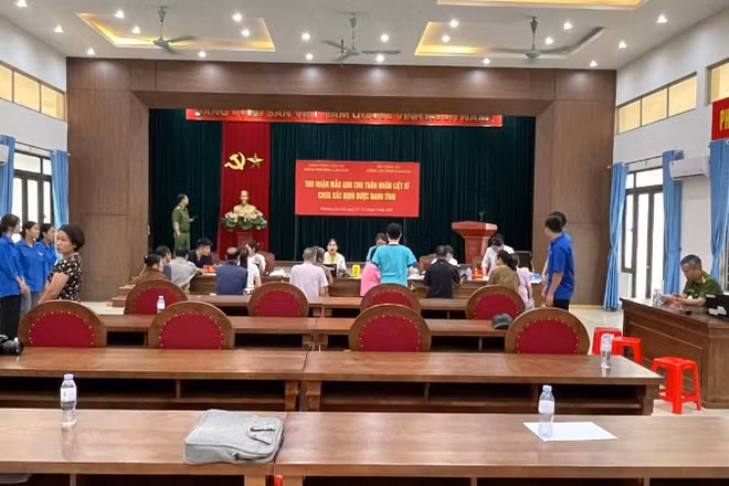 Lấy mẫu ADN đối với hơn 3.400 thân nhân liệt sĩ chưa xác định được thông tin tại tỉnh Lào Cai. (Ảnh: CÔNG HẢI)
