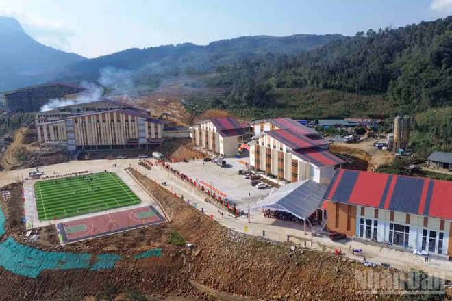 Trường phổ thông nội trú tiểu học và trung học cơ sở Y Tý sẵn sàng cho ngày khai giảng năm học mới. (Ảnh: CÔNG HẢI)