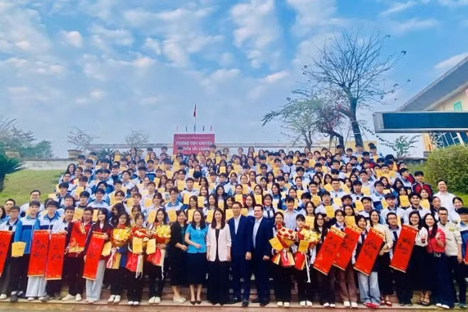 Đoàn học sinh Lào Cai dự Kỳ thi chọn học sinh giỏi quốc gia cấp trung học phổ thông năm học 2025-2026.