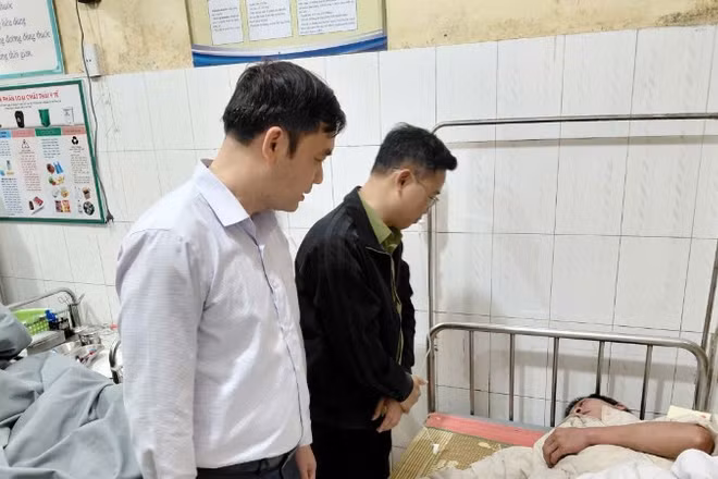 Lãnh đạo Đảng ủy, Ủy ban nhân dân xã Bắc Hà kịp thời thăm hỏi các nạn nhân của trận mưa đá sáng 16/4.