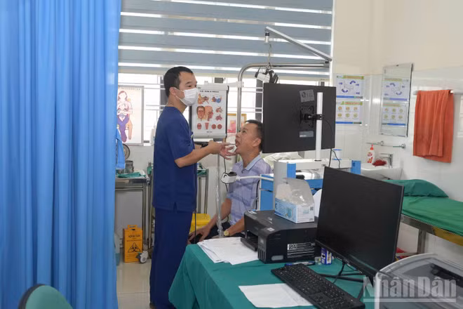 Tỉnh Lào Cai phấn đấu đến ngày 30/9 có tối thiểu 75% dân số toàn tỉnh được khám sức khỏe định kỳ. (Ảnh: CÔNG HẢI)