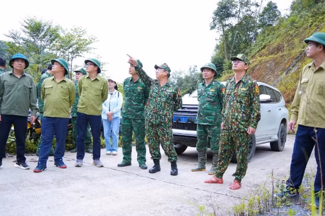 Lãnh đạo xã Mường Khương kiểm tra, khảo sát một số khu vực trên địa bàn.