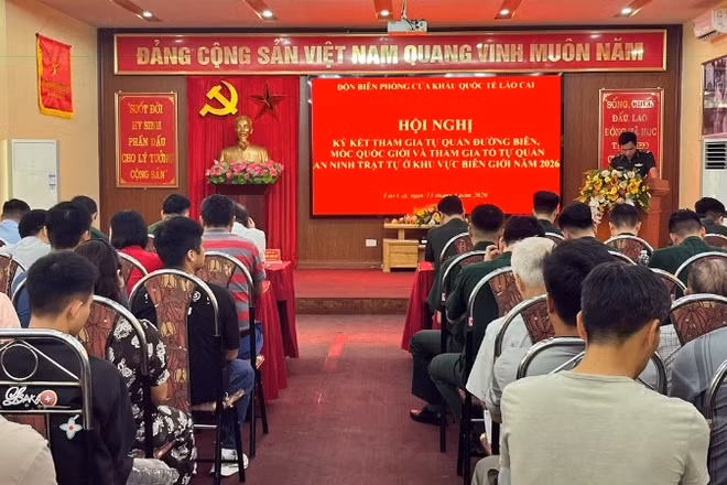 Quang cảnh hội nghị ký kết tự quản đường biên, mốc quốc giới.