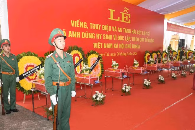 Lễ viếng, truy điệu và an táng 9 hài cốt liệt sĩ tại xã Bát Xát được tổ chức trọng thể.
