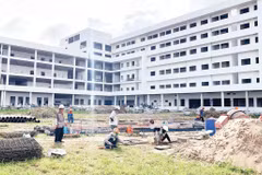 Nhà thầu tập trung thi công Bệnh viện Ung bướu Cần Thơ.