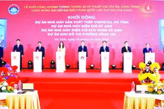 Đại diện lãnh đạo tỉnh Hà Tĩnh và Tập đoàn Vingroup thực hiện nghi thức khởi động các dự án tại Khu kinh tế Vũng Áng.