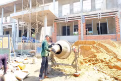 Các đơn vị đẩy nhanh tiến độ thi công Trường tiểu học Đắk Á, xã Bù Gia Mập, thành phố Đồng Nai.