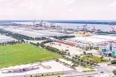 Cảng quốc tế Long An được xác định là một đầu mối quan trọng, hỗ trợ Tây Ninh đưa hàng hóa từ khu vực cửa khẩu, các khu công nghiệp, vùng nguyên liệu đến các tuyến vận tải biển quốc tế.