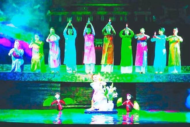 "Cảm xúc Long Thành" là chương trình nghệ thuật được Nhà hát Múa rối Việt Nam dàn dựng mới chào mừng Đại hội đại biểu toàn quốc lần thứ XIV của Đảng. (Ảnh: NGÔ THẮNG)