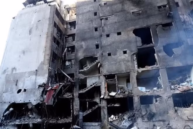 Tòa nhà bị phá hủy sau cuộc không kích của Israel tại Beirut, Liban. (Ảnh: THX/TTXVN)