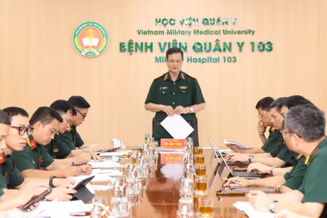Thiếu tướng Đỗ Anh Tuấn, Phó Chủ nhiệm Tổng cục Hậu cần-Kỹ thuật, phát biểu tại buổi làm việc.