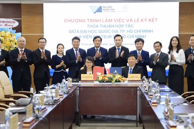 Lãnh đạo hai đơn vị ký kết hợp tác.