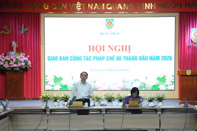 Bộ trưởng Tư pháp Hoàng Thanh Tùng phát biểu kết luận hội nghị. (Ảnh: TL)