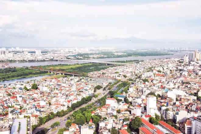 Khu vực ven sông Hồng sẽ được chỉnh trang, quy hoạch theo hướng hiện đại, có bản sắc văn hóa. (Ảnh: TRẦN HẢI)