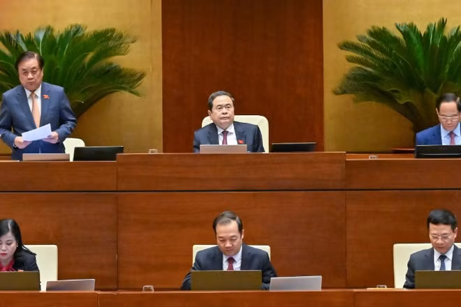 Chủ tịch Quốc hội Trần Thanh Mẫn và Phó Chủ tịch Quốc hội chủ trì, điều hành phiên họp. (Ảnh: ĐĂNG ANH)