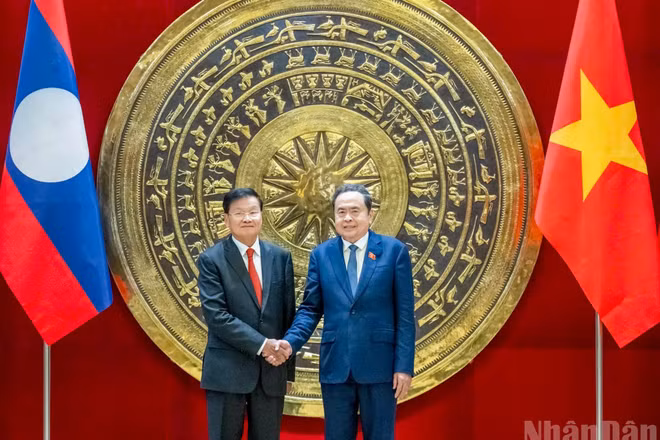 Chủ tịch Quốc hội Trần Thanh Mẫn hội kiến Tổng Bí thư, Chủ tịch nước Lào Thongloun Sisoulith. (Ảnh: DUY LINH)
