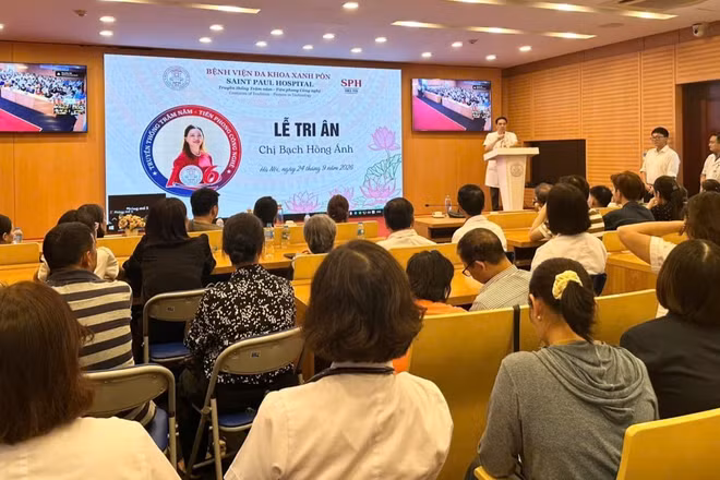 Lễ tri ân chị B.H.A được tổ chức ngay trước giờ phẫu thuật lấy tạng. (Ảnh: BVCC)