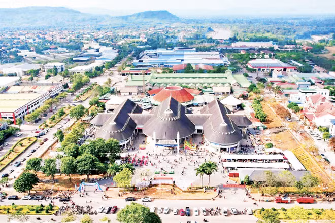 Trung tâm Khu Kinh tế-Thương mại đặc biệt Lao Bảo. (Ảnh: LÂM QUANG HUY)