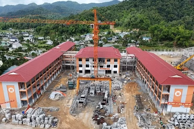Công trình xây dựng Trường nội trú liên cấp Thanh Nưa (thuộc xã Thanh Nưa, tỉnh Điện Biên) hiện đã cơ bản hoàn thành 80% tiến độ.