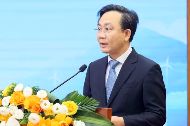 Phó Chủ tịch Ủy ban nhân dân tỉnh Quảng Trị Hoàng Xuân Tân phát biểu. (Ảnh: TTXVN)